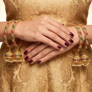 Conjunto de 4 Bangles indianas design Jhumka com pedrarias Radharani